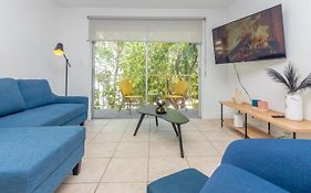 One Bedroom Apartment - With Parking & Balcony - Heart Of Wynwood